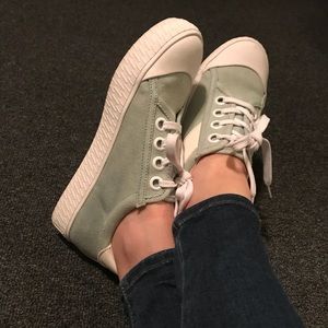 Dolce vita sneakers size 6